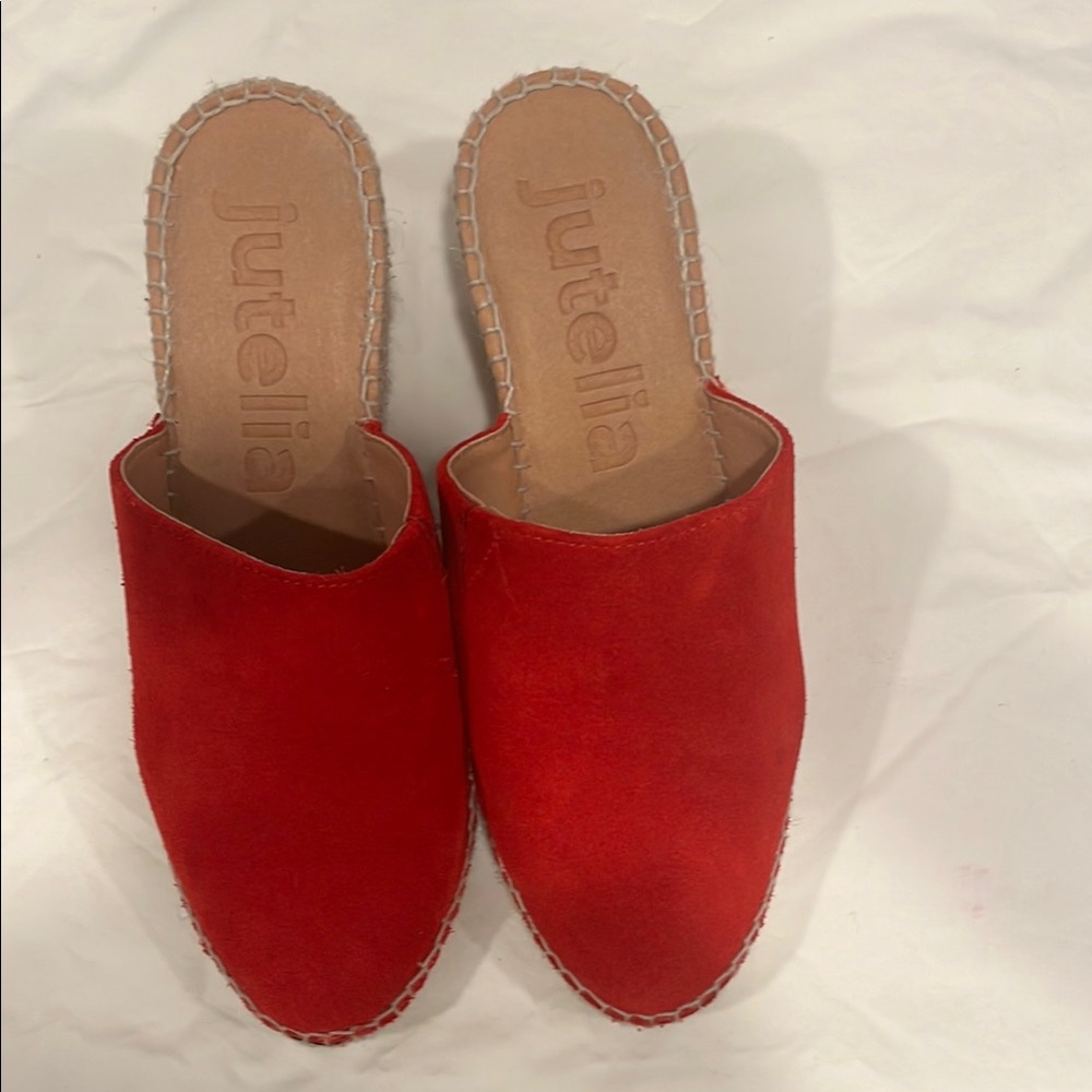 Jutelia Women's Red Suede Slip-On Shoe.🆕